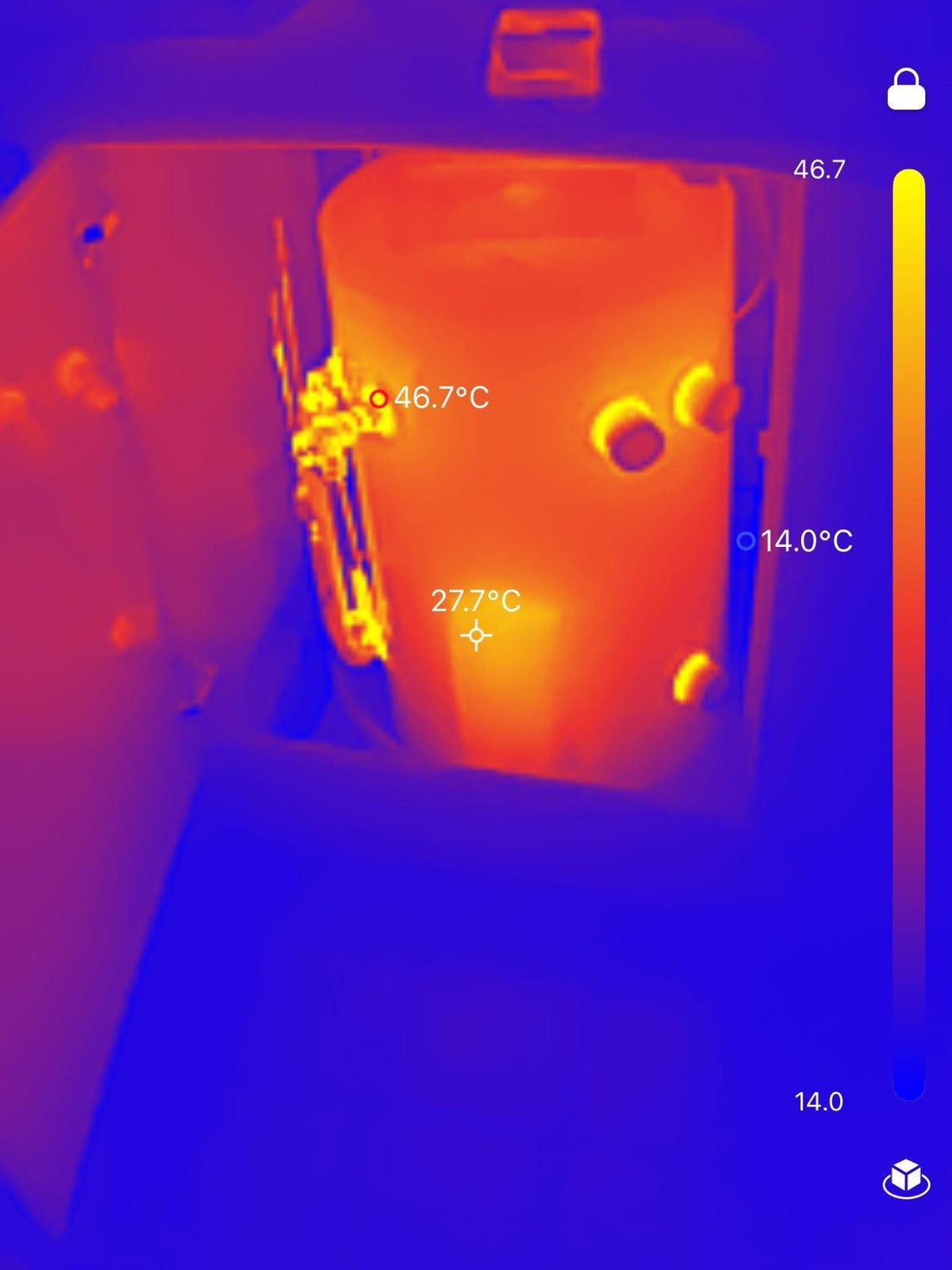 Thermal image of a warm water tank in a cupboard, with temperature readings shown on screen.
