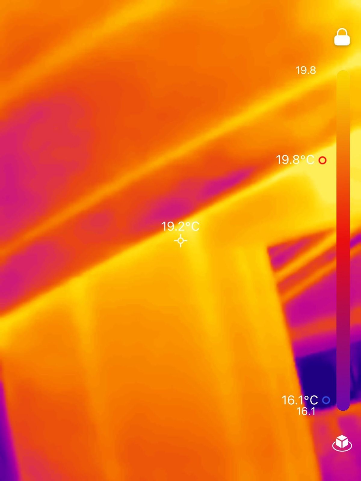 Thermal camera view of a wall and ceiling junction showing temperature readings across the surface.